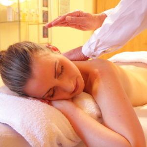Lire la suite à propos de l’article Découvrez comment réaliser un massage aux huiles essentielles !