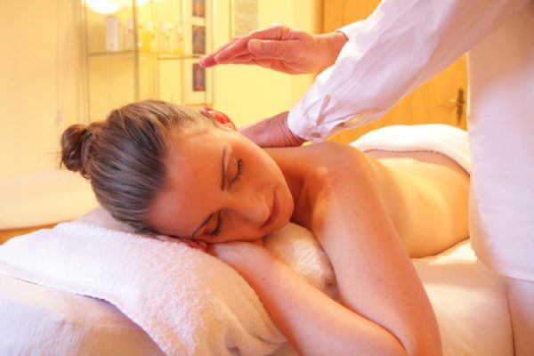 Lire la suite à propos de l’article Découvrez comment réaliser un massage aux huiles essentielles !